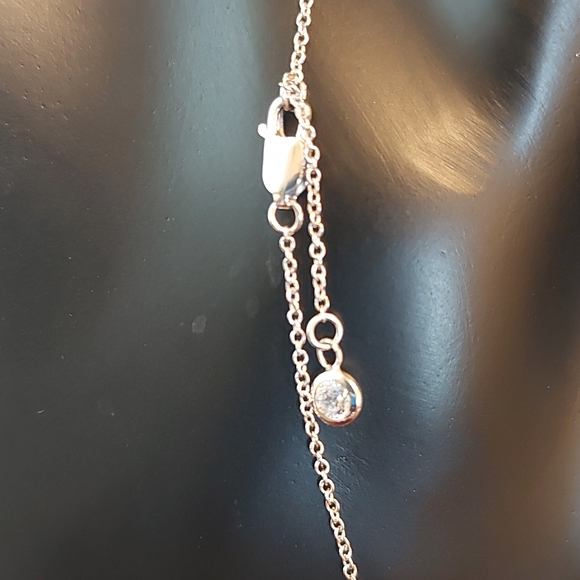 Sterling silver necklace with faux pearl pendant - Picture 5 of 11